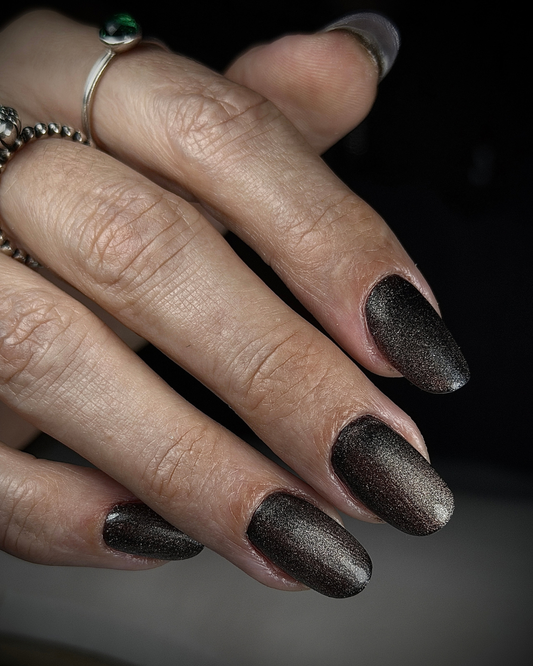 Gunmetal deep silver metallic shimmer nails featuring Phenomenail™ M.E.T.A Pro PIGM-A Gel Polish.
